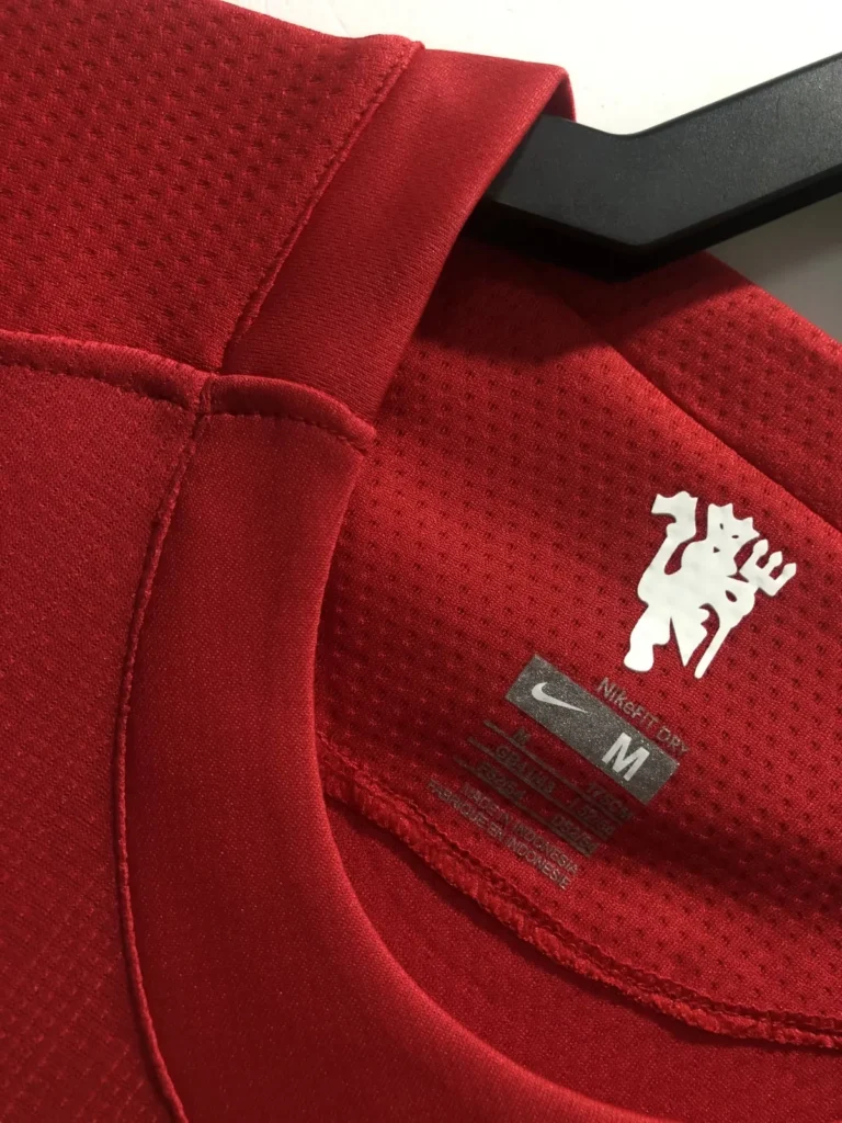 mdo mun aig red long sleeve 04 neck detail