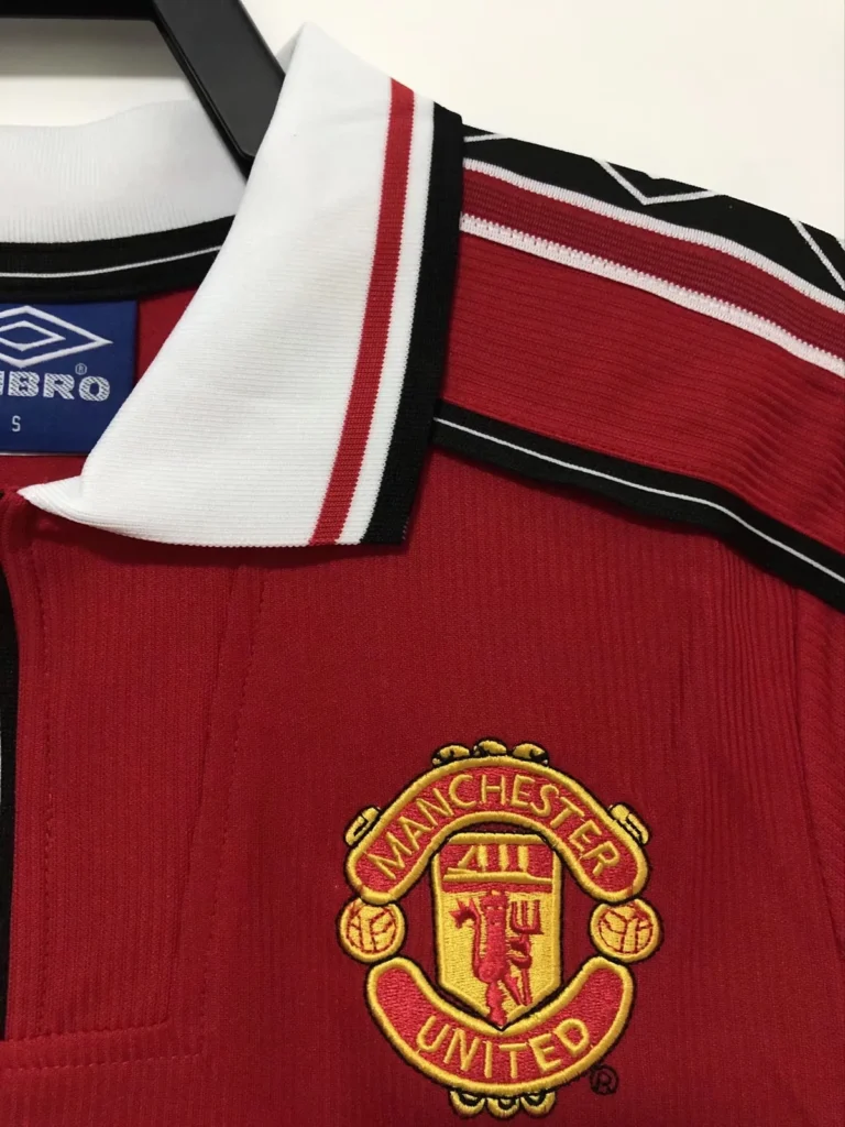 mdo mun sharp red short sleeve 03 collar and badge detail