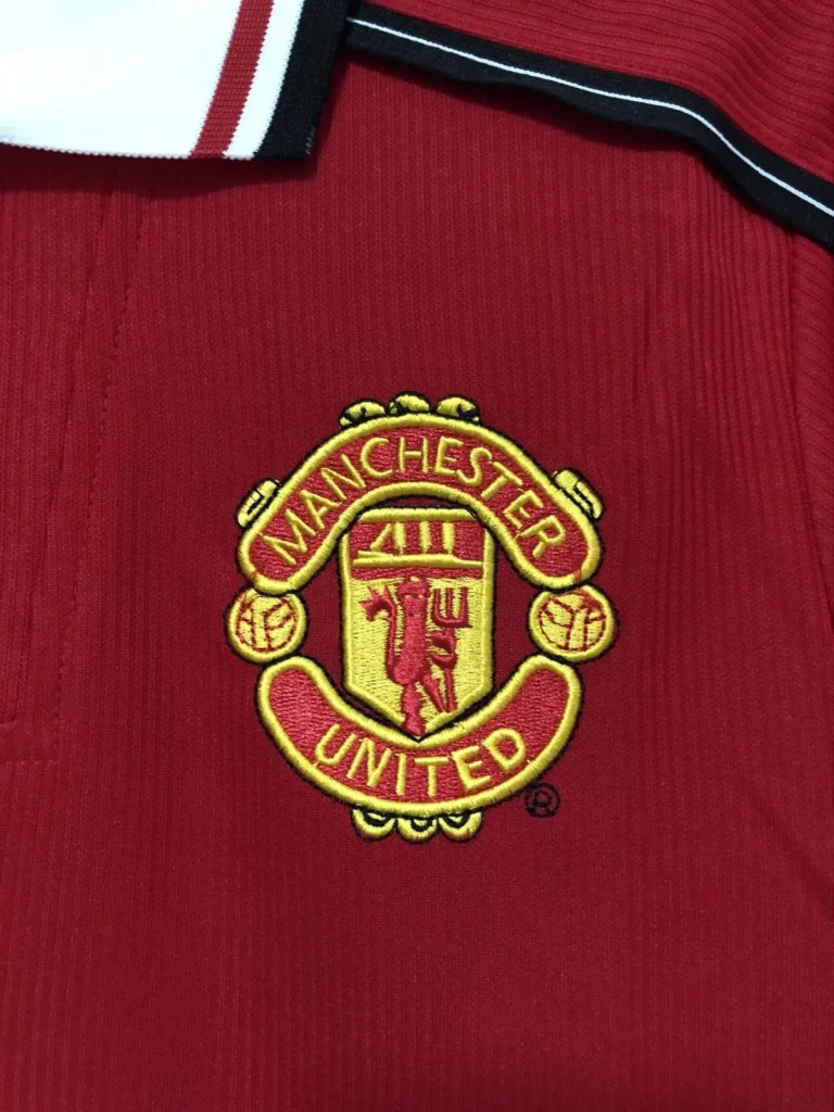 mdo mun sharp red short sleeve 05 badge detail